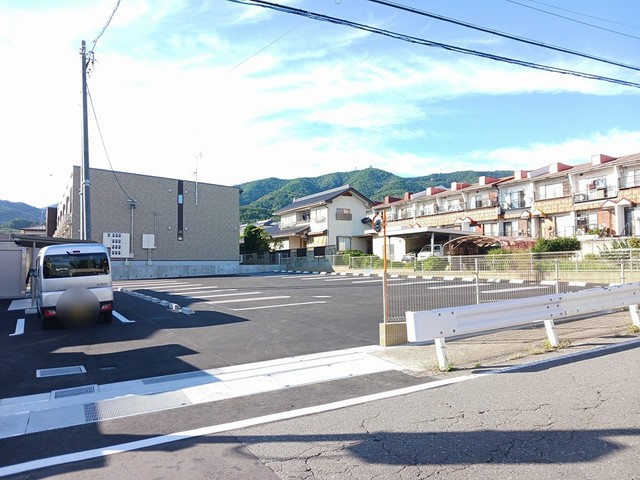 コスモス若槻 駐車場