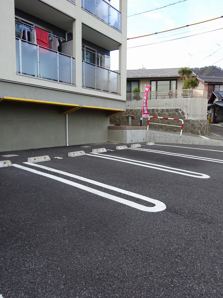 プチメゾン泉 駐車場