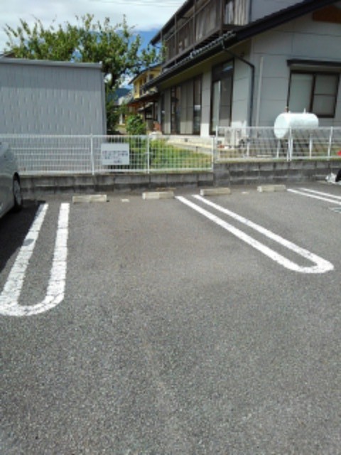 ルミネッセンス　Ａ 駐車場