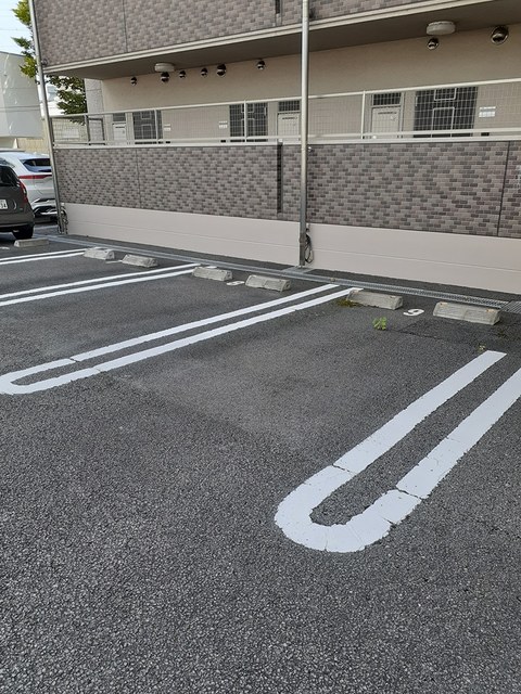 メゾン・ド・ポプラ 駐車場