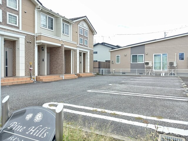 パインヒルズ 駐車場