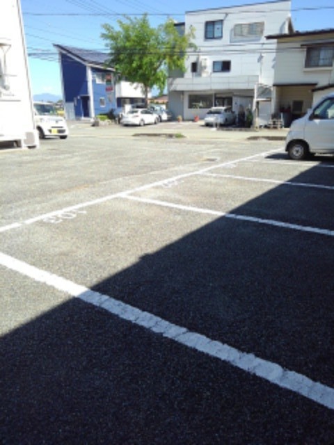 メゾン栄　Ａ 駐車場