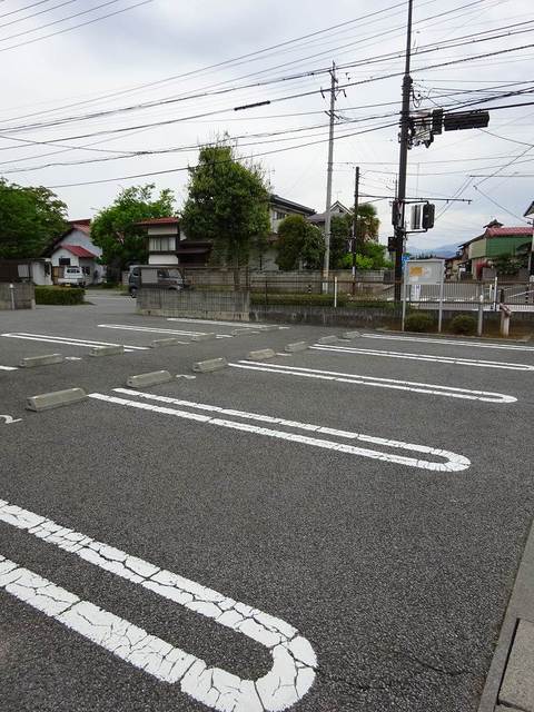 ヒールコート 駐車場