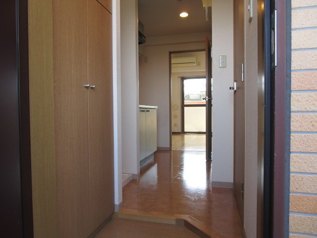 晴見町明星パレス 玄関