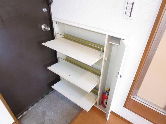 クリエートヴィレッヂ 玄関