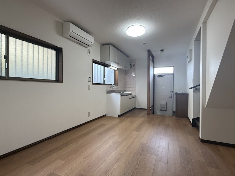 関テラスハウス 玄関