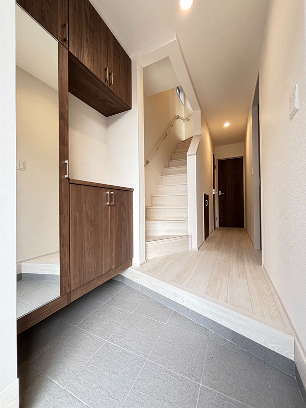 BLOOMING MAISON府中市押立町5号棟 玄関