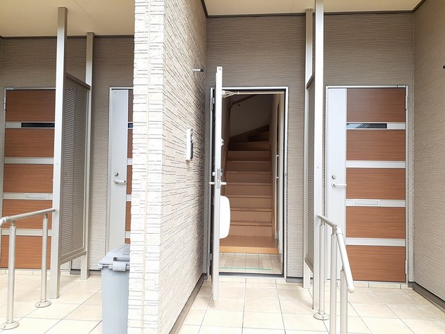 メゾンドクレール 玄関