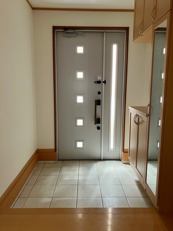 日吉町戸建 玄関