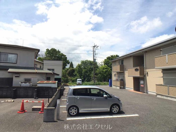 クレセント1 駐車場