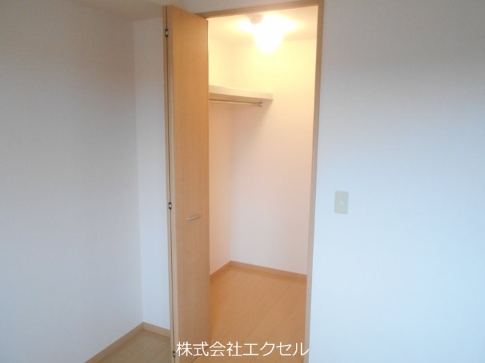 リビングタウン三ツ木C 収納