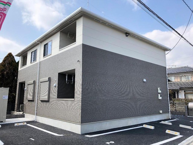 ラリアンス参番館 駐車場
