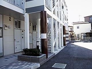 レオパレスレオパオラ エントランス