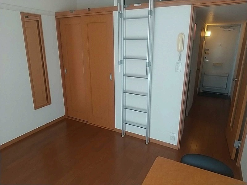 レオパレスHSIRIVER ベッドルーム