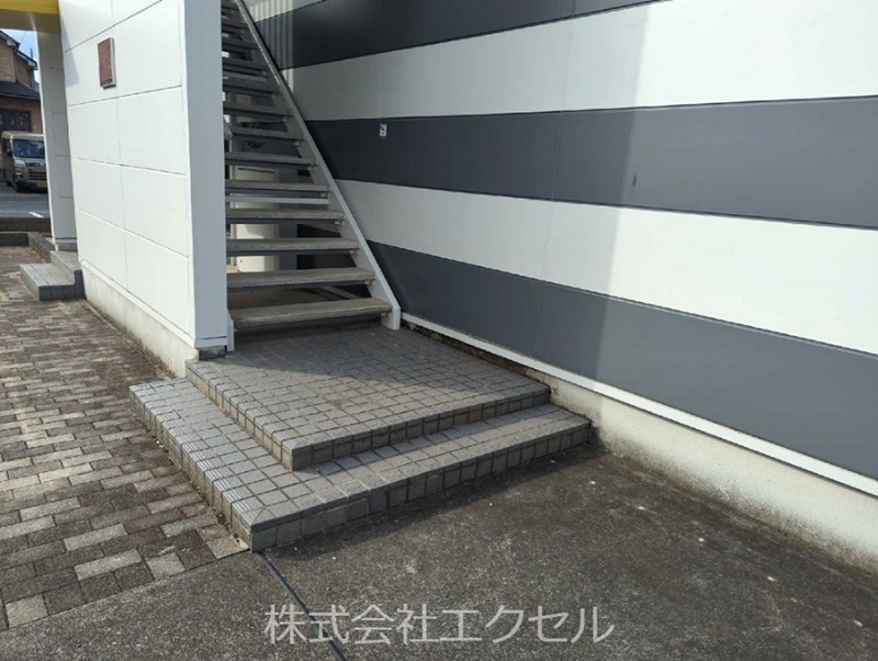 レオパレススワホーム エントランス