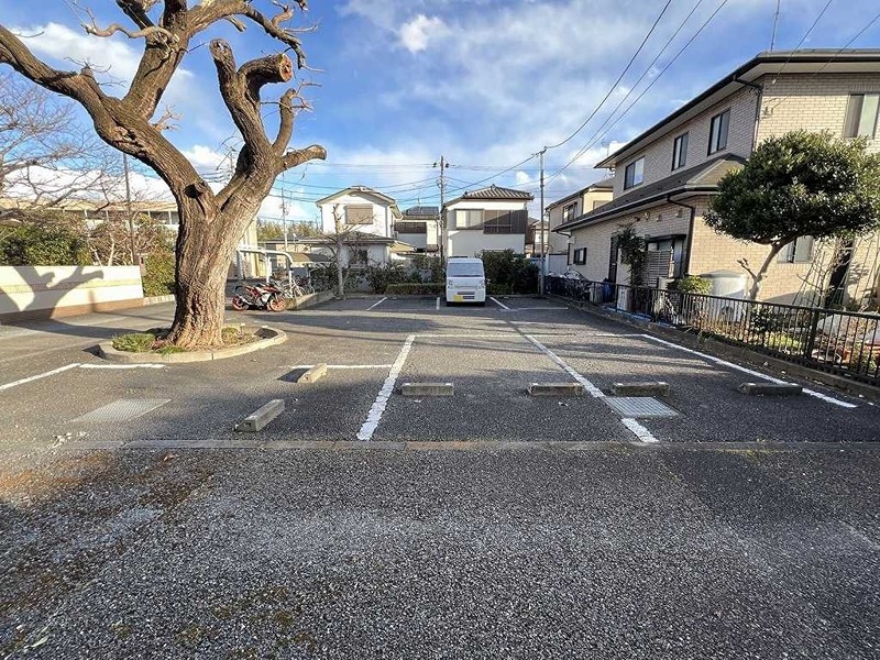 レオパレスピュアブリーズ 駐車場