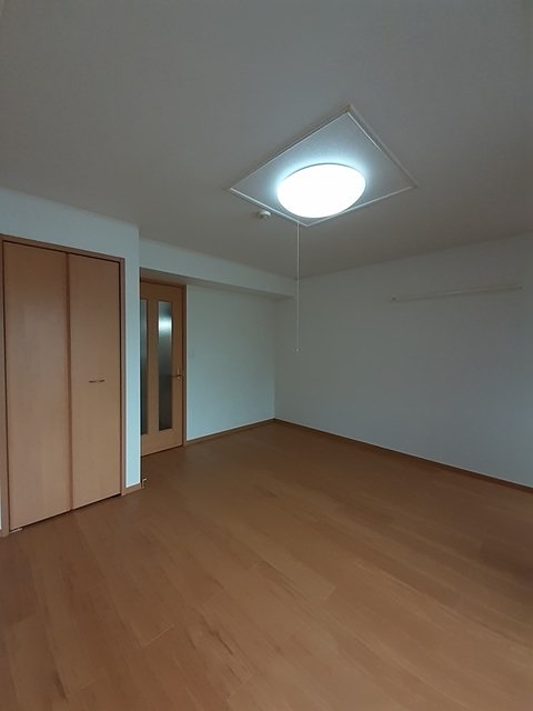 ラリーヴァメゾン久米川 ベッドルーム