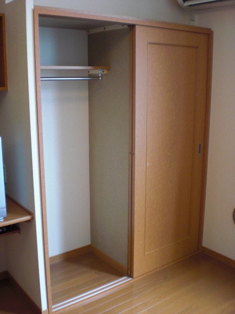レオパレス栄2 収納