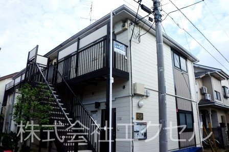 レオパレスアムール2 外観