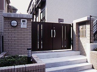 レオパレスミストラル西国分寺 エントランス