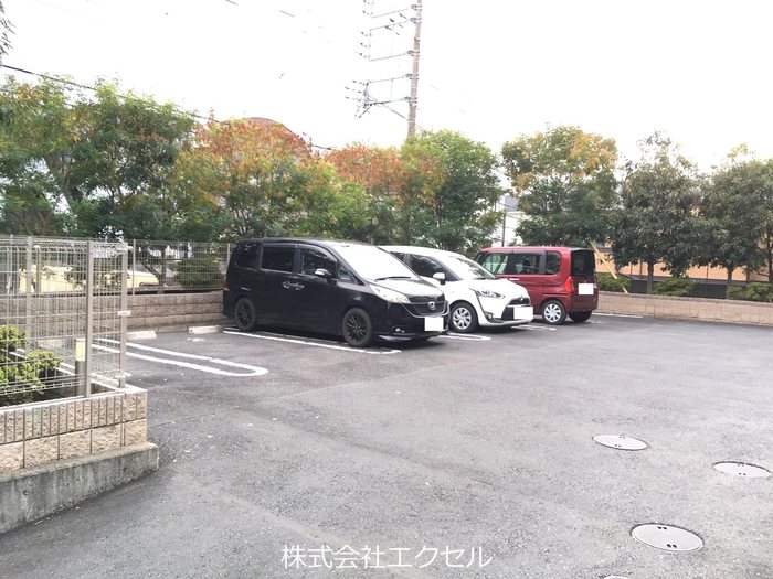 ウィステリアコート  駐車場