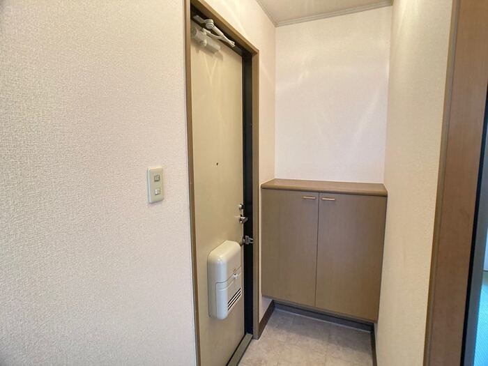 クレセントＢ 玄関