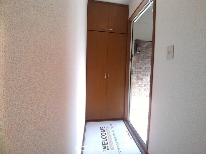 クレセント1 玄関