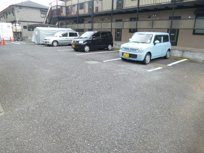 ハイツジュネス 駐車場