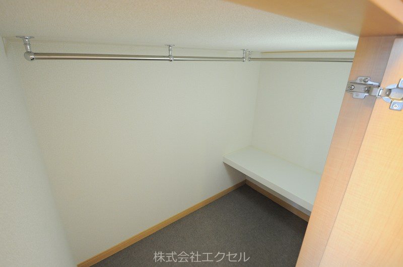 レオパレスカモミールB 収納