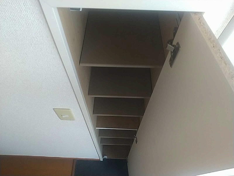 レオパレスHSIRIVER2 玄関