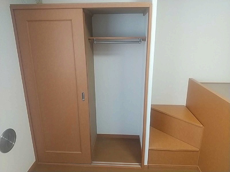 レオパレスHSIRIVER2 収納