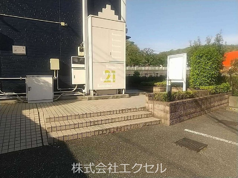 レオパレスHSIRIVER2 エントランス