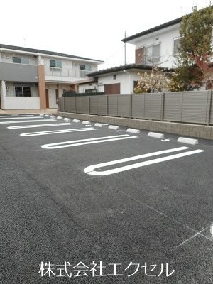 サニーガーデン日の出 駐車場