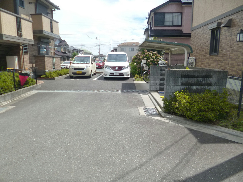 アタラクシアE 駐車場