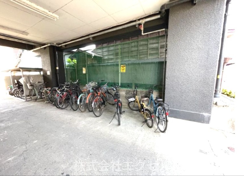 飛鳥ビル 駐車場