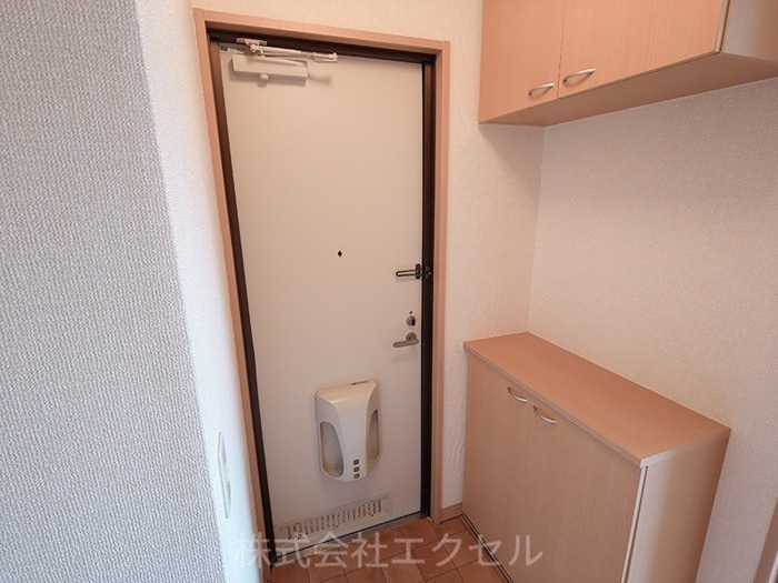 リビングタウン三ツ木C 玄関