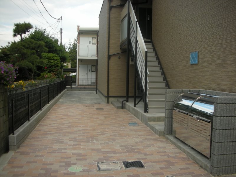 レオパレスSmileLife エントランス