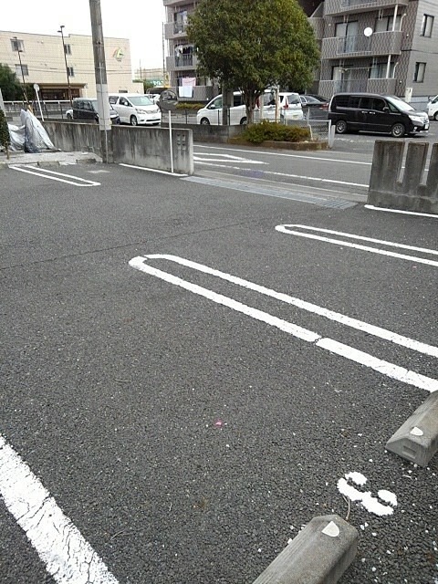 ベルクリーベ 駐車場