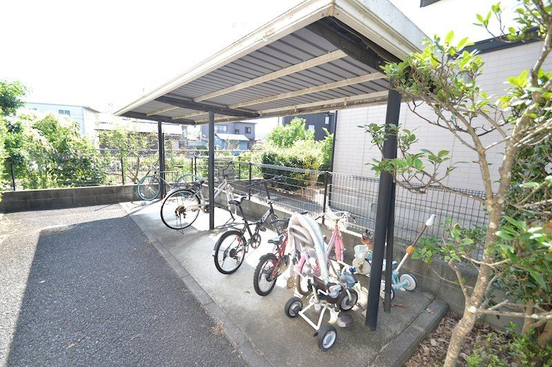オリンピアB 駐車場