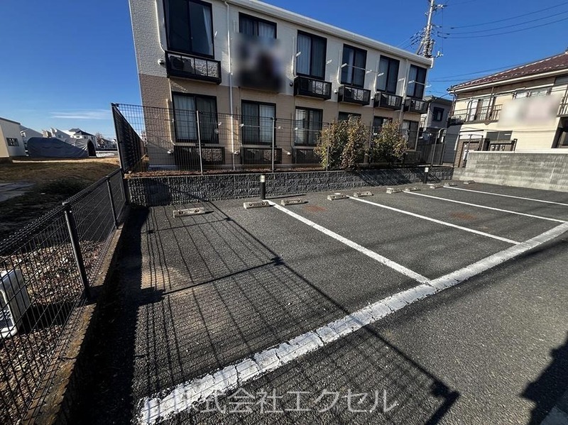レオパレスK&H 駐車場