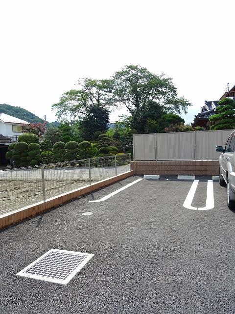 アンソレイエ 駐車場
