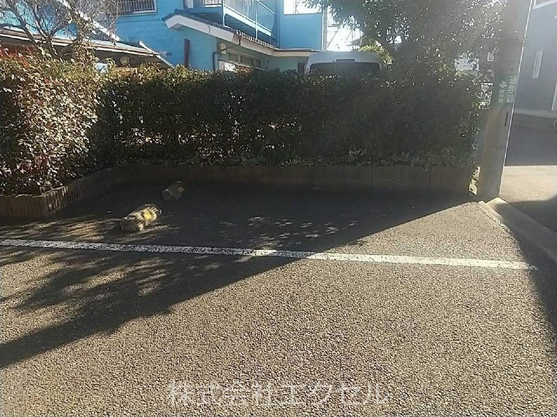 レオパレスハーモニー 駐車場