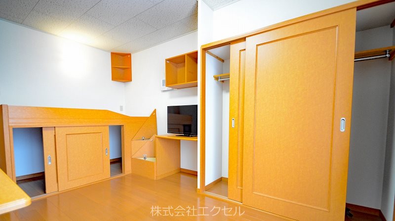 レオパレス愛風 ベッドルーム