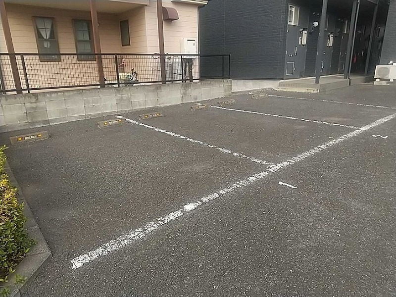 レオパレスJIMY 駐車場