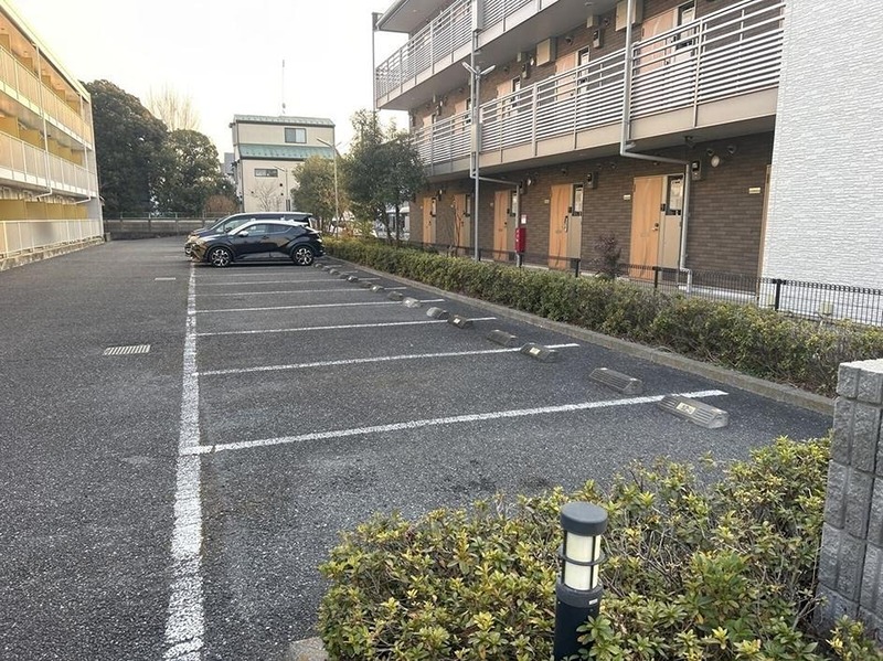 レオパレス富士見2 駐車場