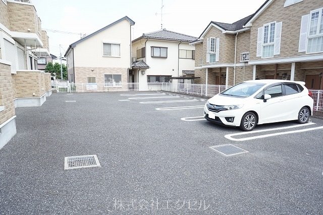 サウザンズヒルA 駐車場