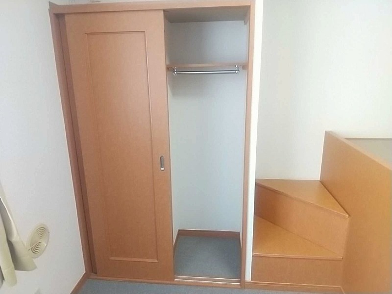 レオパレスフェリーチェ 収納