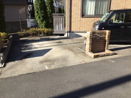 ゴールドクレストA 駐車場