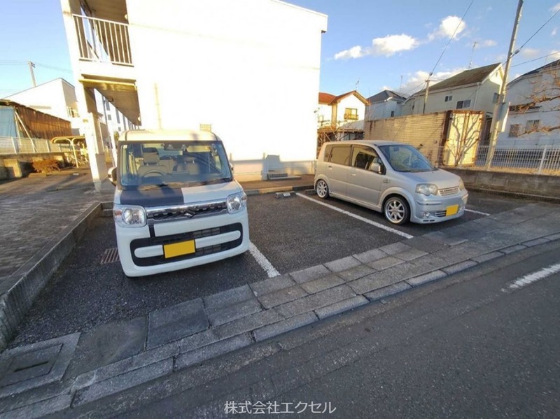 レオパレスプロシード  駐車場