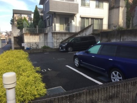 ラプランタン 駐車場